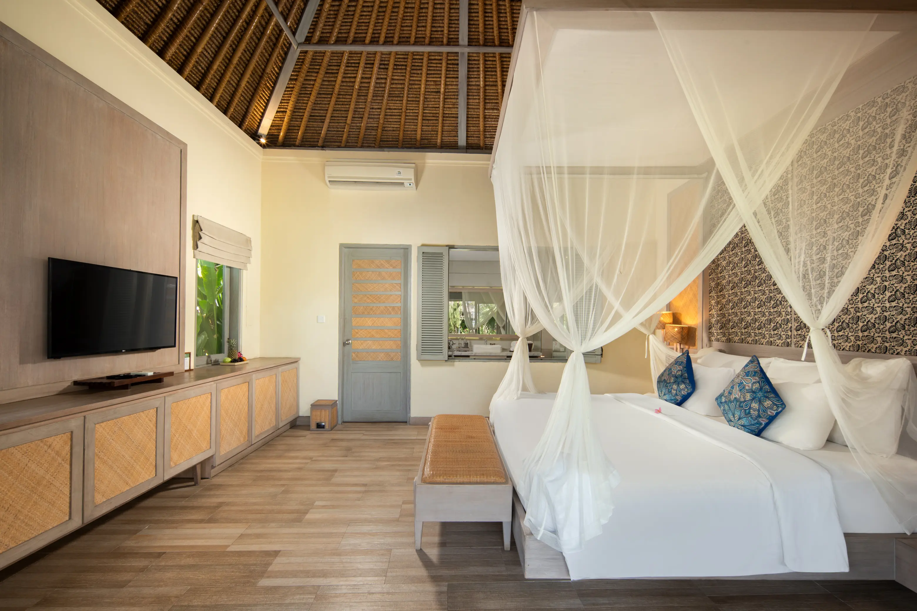 Grand Premier Garden View with Shuttle Denpasar - Candidasa - Denpasar's images