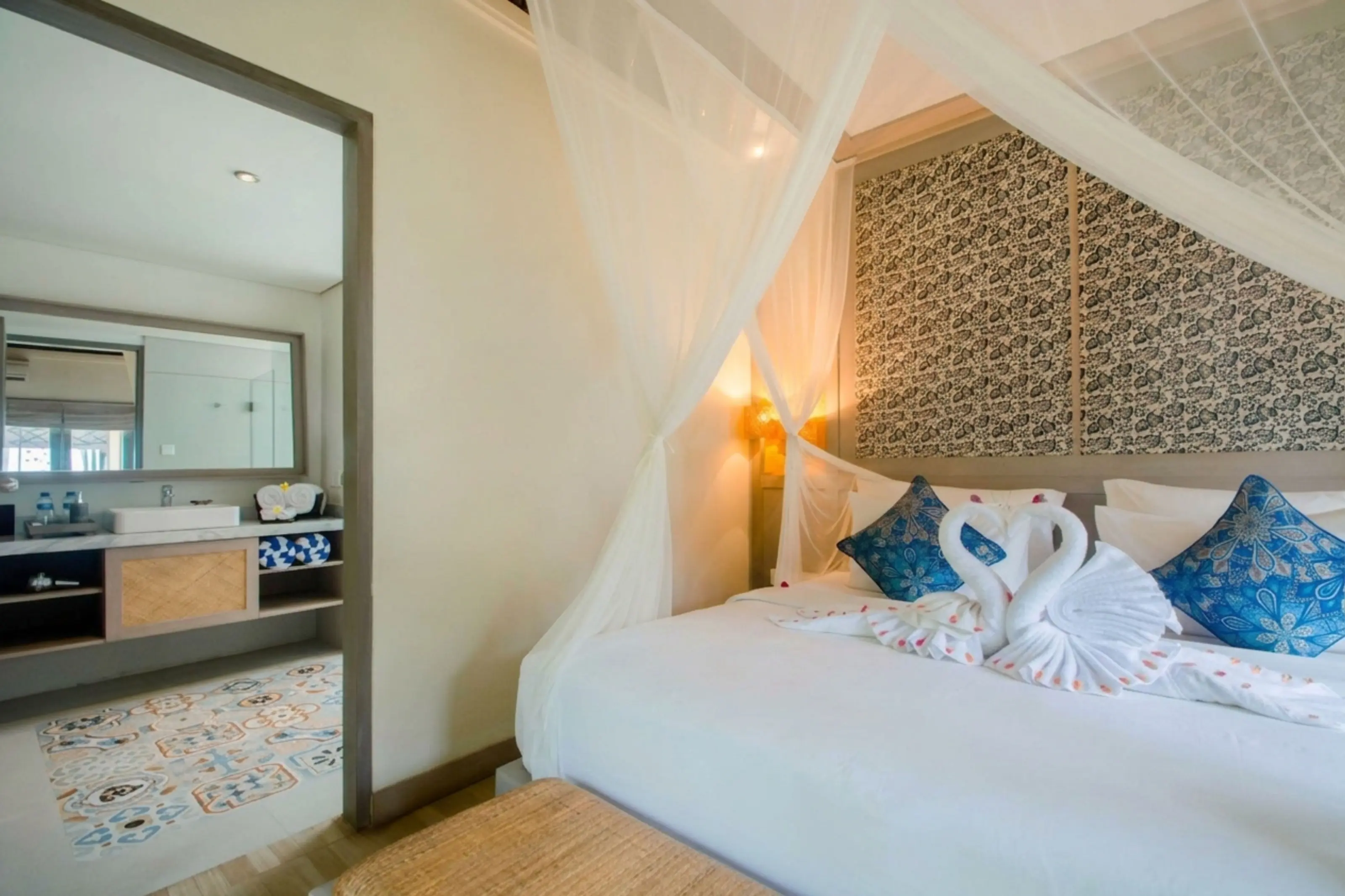 Premier Garden View with Shuttle Denpasar - Candidasa - Denpasar's images